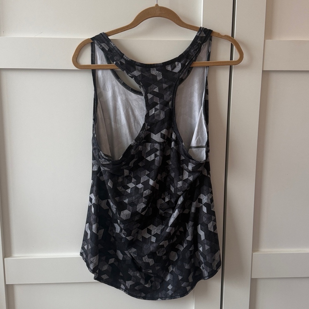 Athleta Black and Gray Geometric Tank Top - Picture 4 of 6
